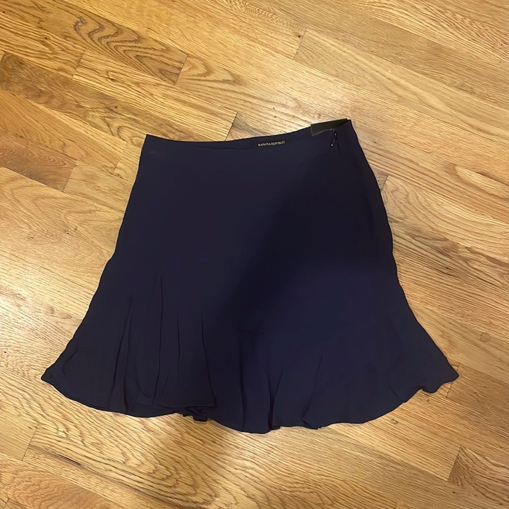 Banana republic navy skirt in size 0.